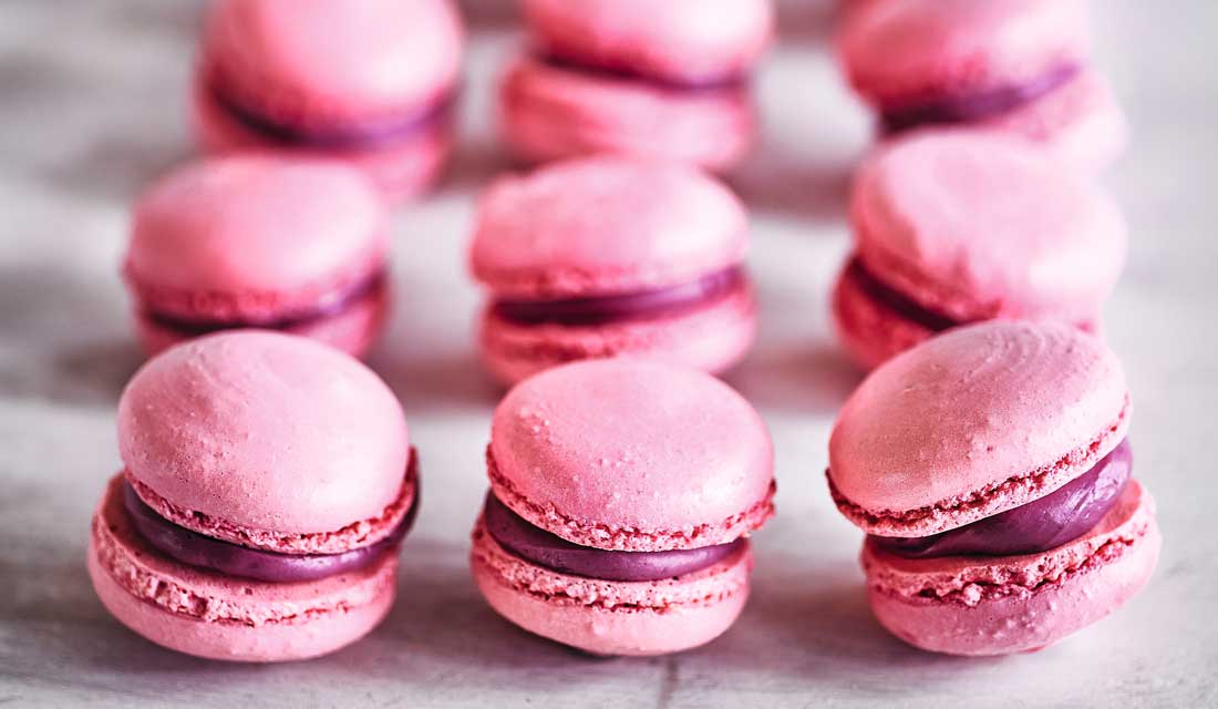 Mother’s Day peanut butter & raspberry macarons
